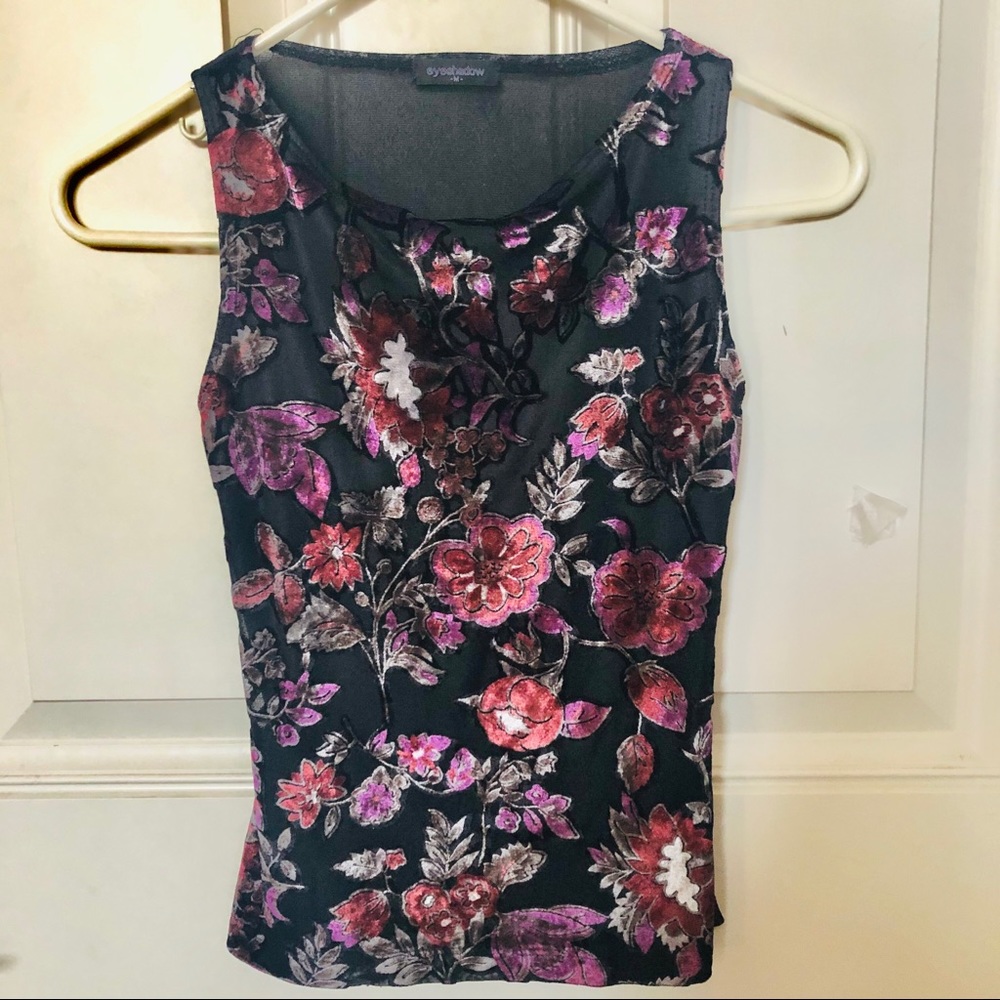 Sleeveless Ladies Burnt Designer Top Med